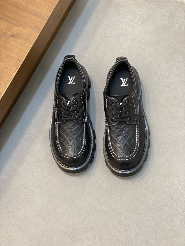 Louis Vuitton LV24 Autumn/Winter Retro Thick Bottom Collection loafers, cute and very youthful, look slim and straight when worn, simple and easy to match, super long legs, available in 6 colors, sizes 39-44 3