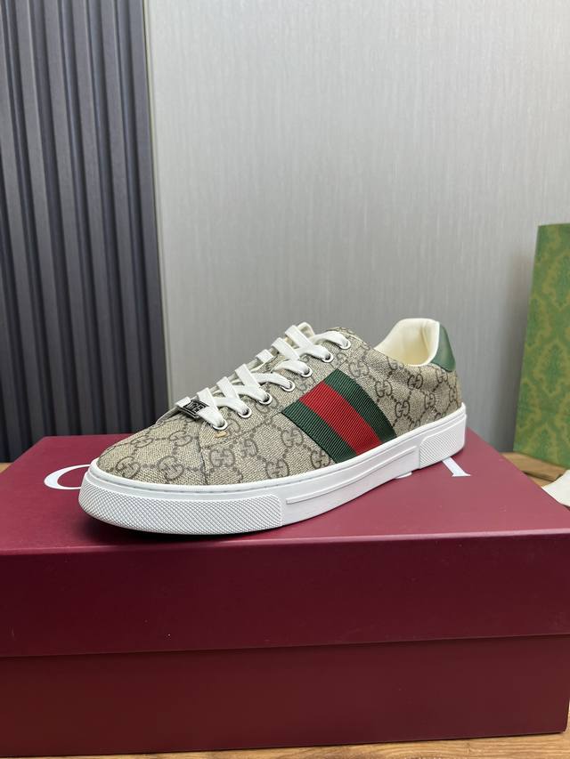 Factory price GUCCI Gucci Classic hot selling white shoes all year round. Standard sizes: women's sizes 35-40, men's sizes 38-44, women's and men's sizes 45. Customizable levels: official website. Original order quality material: original leather, or