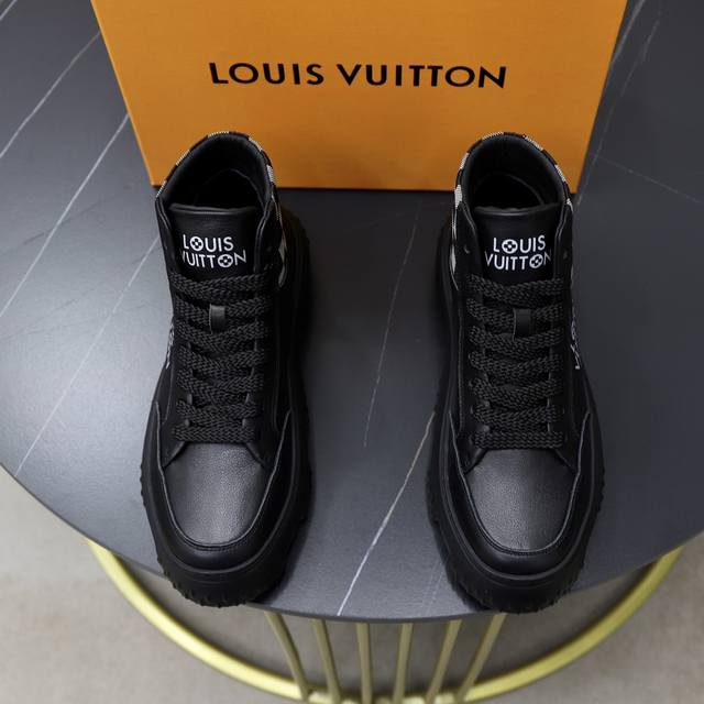 The official price of the new Louis Vuitton * L * V SPACE Lander casual shoes from LV is RMB. This casual shoe comes from the 2024 early autumn series and is made of Monoarm denim fabric. The official price of the new Louis Vuitton * L * V SPACE Land