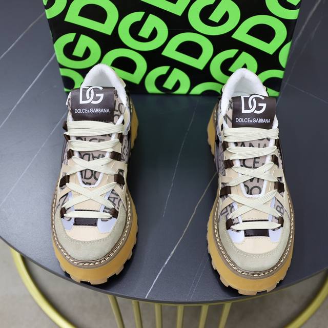 Official website synchronization, couple style DOLCE