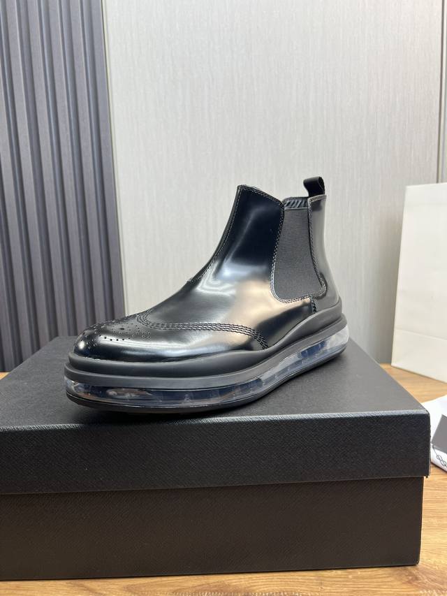 Factory price Prad * Prada pure original glossy leather air cushioned short boots for men Chelsea boots are made of imported open edge bead glossy leather, with geometric cutting, imported locomotive precision stitching and splicing, high-precision c