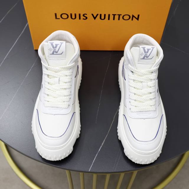 The official price of the new Louis Vuitton * L * V SPACE Lander casual shoes from LV is RMB. This casual shoe comes from the 2024 early autumn series and is made of Monoarm denim fabric. The official price of the new Louis Vuitton * L * V SPACE Land