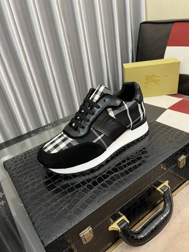 Burberry men's fashionable and trendy casual shoes, with high-quality imported cowhide brand special printed fabric on the upper, breathable sheepskin lining and foot pads, exquisite workmanship, high-end atmosphere, and a fashionable model shape. Ru
