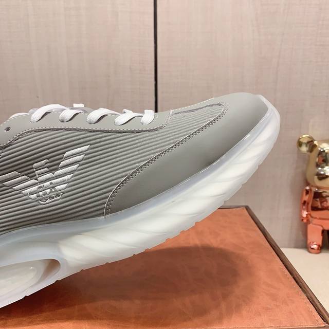 New: Factory price: Armani Armani * latest popular casual shoes, top brand luxury~purchasing agent, top~quality. The shoe upper is made of imported breathable cowhide with breathable sheepskin material, and the foot pads are finely crafted. Original 