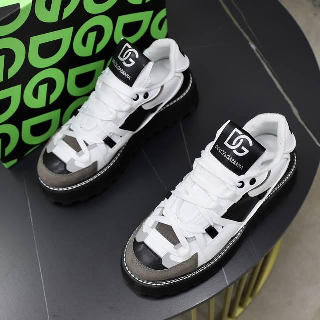 Official website synchronization, couple style DOLCE