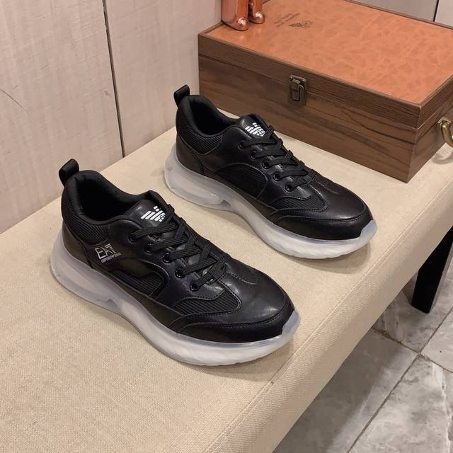 New: Factory price: Armani Armani * latest popular casual shoes, top brand luxury~purchasing agent, top~quality. The shoe upper is made of imported breathable cowhide with breathable sheepskin material, and the foot pads are finely crafted. Original 