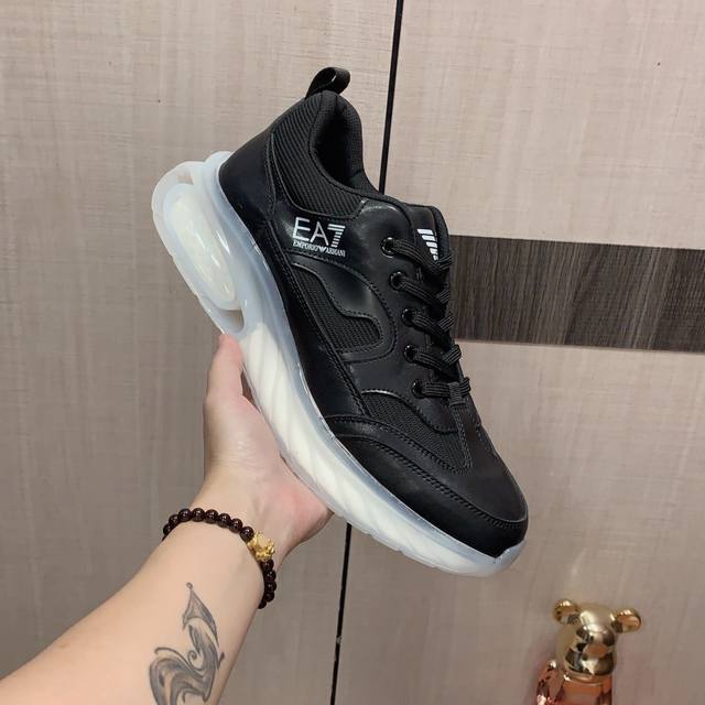 New: Factory price: Armani Armani * latest popular casual shoes, top brand luxury~purchasing agent, top~quality. The shoe upper is made of imported breathable cowhide with breathable sheepskin material, and the foot pads are finely crafted. Original 