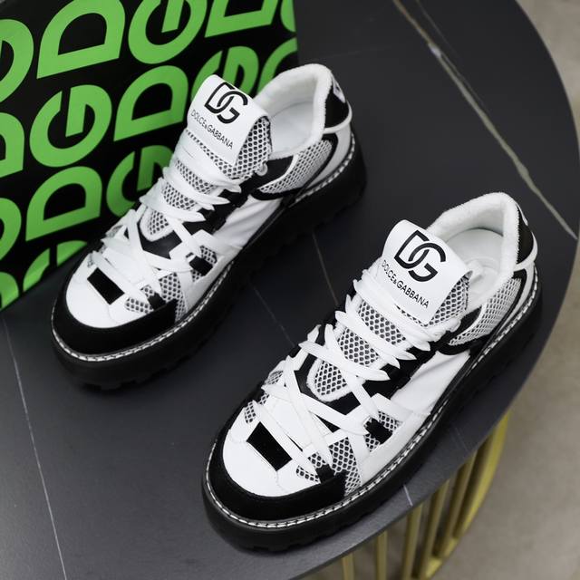 Official website synchronization, couple style DOLCE