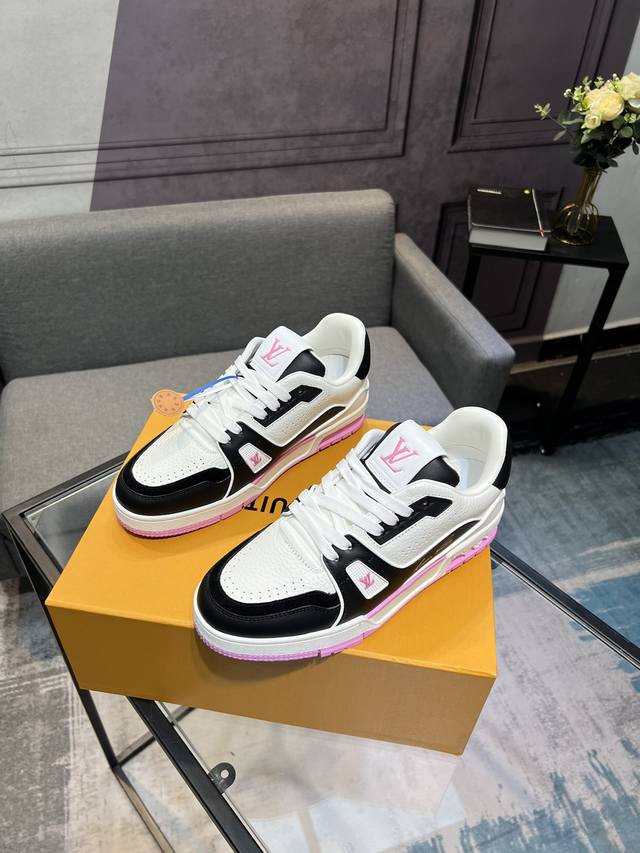 LV's top version new purchasing quality LV~Louis Vuitton Lv TRAINER's best looking sports shoes, donkey brand vigorously promotes new products, official website limited edition retro basketball sports shoes! High top and low top both spend a lot of m