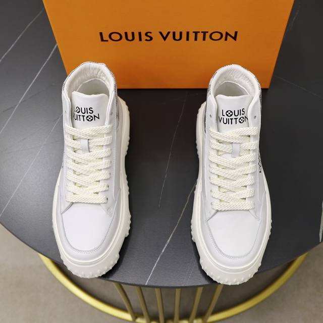 The official price of the new Louis Vuitton * L * V SPACE Lander casual shoes from LV is RMB. This casual shoe comes from the 2024 early autumn series and is made of Monoarm denim fabric. The official price of the new Louis Vuitton * L * V SPACE Land