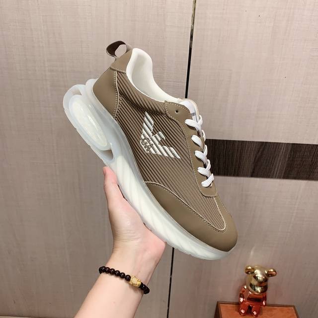 New: Factory price: Armani Armani * latest popular casual shoes, top brand luxury~purchasing agent, top~quality. The shoe upper is made of imported breathable cowhide with breathable sheepskin material, and the foot pads are finely crafted. Original 