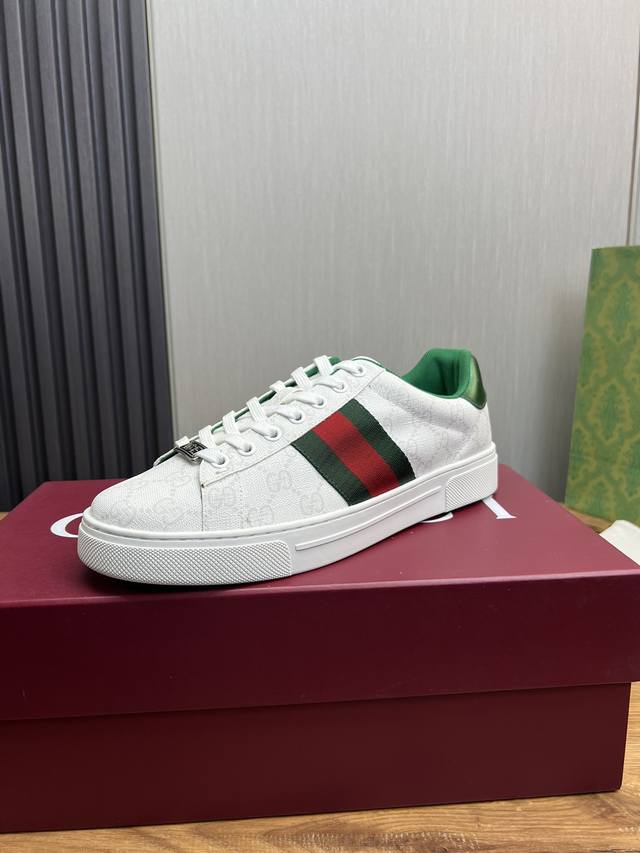 Factory price GUCCI Gucci Classic hot selling white shoes all year round. Standard sizes: women's sizes 35-40, men's sizes 38-44, women's and men's sizes 45. Customizable levels: official website. Original order quality material: original leather, or