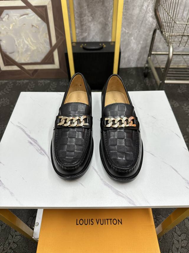 LV Louis Vuitton luxury brand leather shoes, made of imported original cowhide material, with high-end and comfortable mesh lining, and a lightweight and durable original outsole! Made purely by hand, details determine quality! 39-44. 38, 45 custom-m
