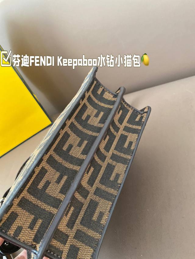 Folding box size 21.18 Fendi Keepaboo rhinestone kitten bag with unique design, fashionable and classic, super versatile for daily commuting, both stylish and stylish