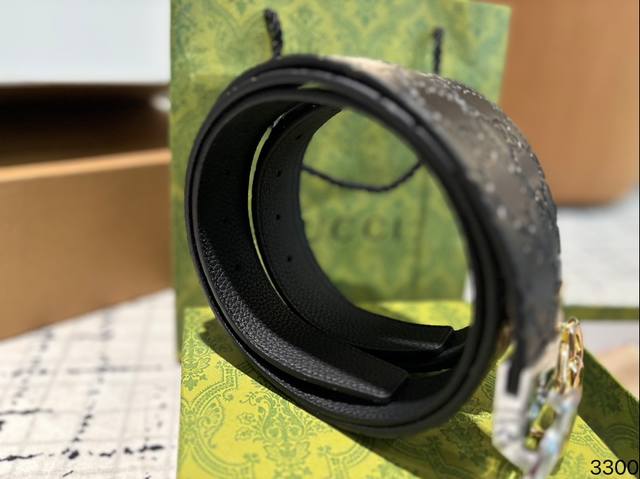 Guccl, original genuine product, high-end belt of the same style at the counter The belt adopts the latest and original styles from Gucci counters, with a grand and glossy appearance. It is made of 100% imported cowhide, and the buckle is made of pur