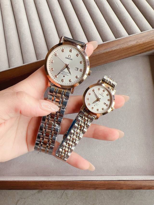 Platinum steel strip 20 Omega couple watch with original imported quartz movement, mineral glass mirror 316L stainless steel case, diameter of 40mm for men and 30mm for women, thickness of 8Mm. If today's sunlight stops its dazzling light. So