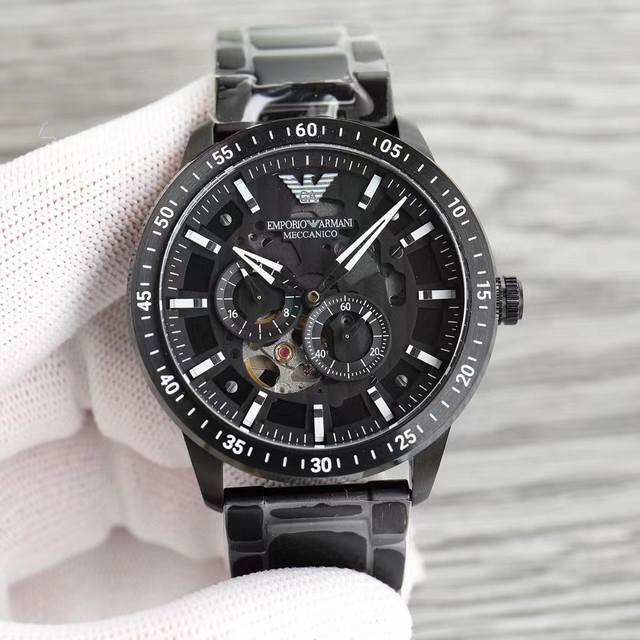 Armani Men's Watch Model: Ar60054 ： Stainless steel watch mirror: Mineral reinforced glass strap: Genuine leather size: 43 * 14mm, not like the oppressive pure black, giving a fresh and refined feeling. The stainless steel scale is sharp and angular,