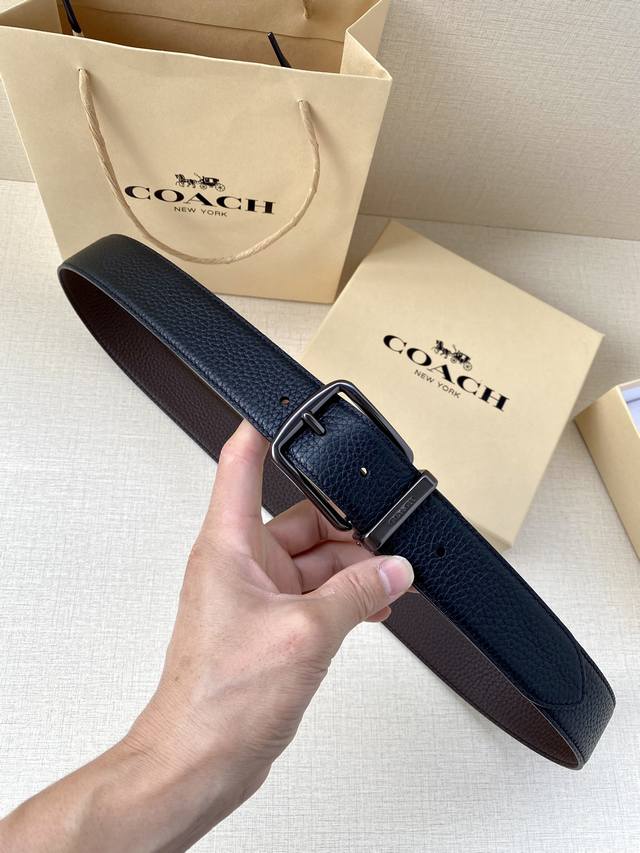 The 3.7cm wide Coach double-sided belt is made of sports calf leather and comes with a classic logo buckle. It is one product with two different appearances. Its fit can be personalized and can be cut with scissors. Saz D45 Smm