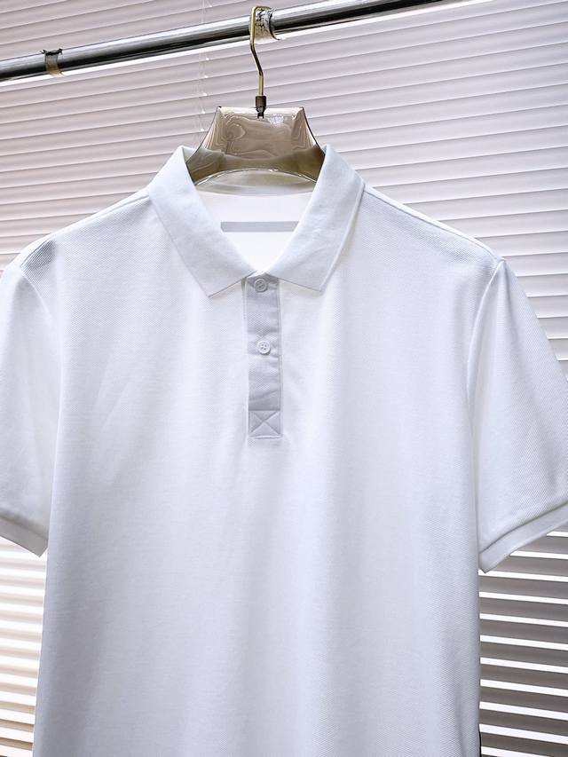 New release of Armani 2024SS summer new letter logo men's lapel polo shirt! Classic business men's style, the ceiling level business men's style for high-end men's clothing! Simplicity, fashion, grandeur, and elegance. When worn alone, the interior l