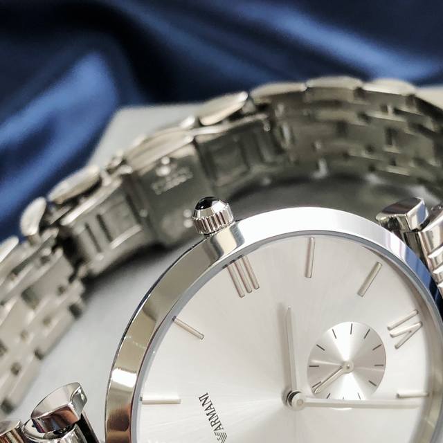 Good recommendation, Armani Versatile Steel Strap Men's Watch Model AR1819 Steel Strap Quartz Watch, dial diameter 43mm 316 stainless steel strap, white dial, stopwatch dial, mineral glass mirror. Butterfly Double Button, Design: