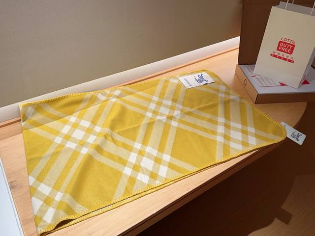 Burberry Autumn/Winter Cashmere Blend Scarf Size 55 × 1 Delivery Gift Box Tote Bag