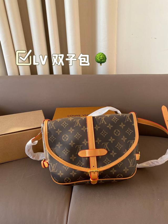 In recent years, the oversized Lv twin bag with foldable gift box has been very popular, and more and more women crave independence. They can go anywhere and hold on to any occasion with all their might. So it is indeed necessary to have a big bag: