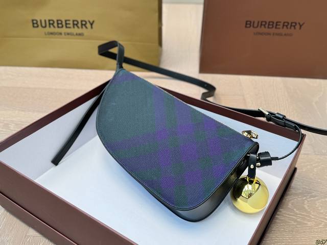 The latest fabric plaid pattern for Burberry bell bag with box matching! Daily trendy dressing, fashionable dressing, no problem at all! Appearance is suitable for both men and women. Size 26 13