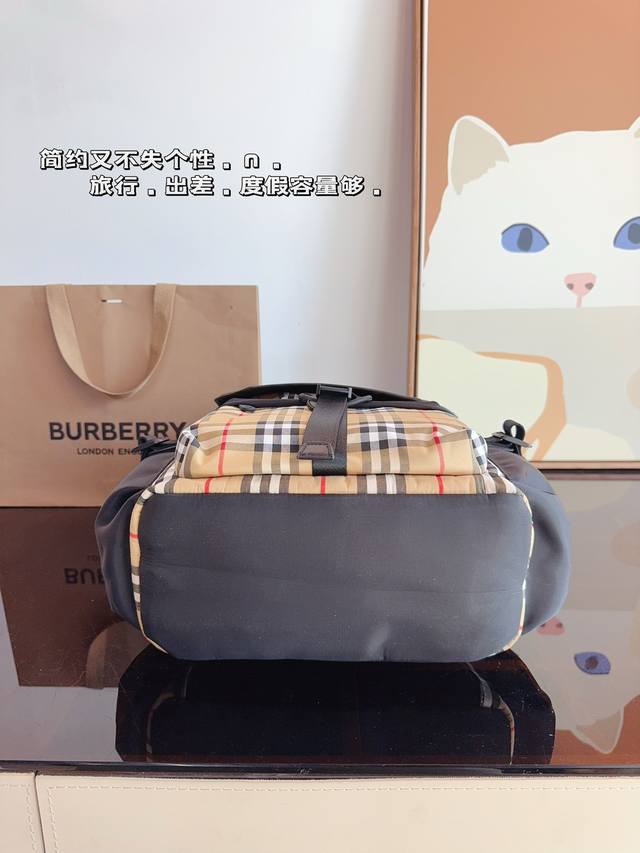 The highly recognizable Burberry brand logo decoration on the Burberry backpack instantly enhances its style and is particularly eye-catching. The shoulder strap design is very comfortable, the width is just right, and the bag capacity is also quite