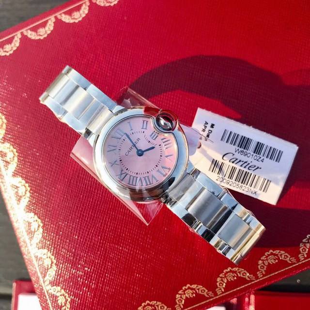 One of the hottest styles in the world! A classic masterpiece with a pink face and a diameter of 28mm, capable of bearing the weight of time and never outdated! Exclusive channel! The rhythm of selling one piece less than one piece! The movement is a