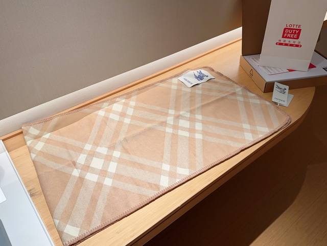 Burberry Autumn/Winter Cashmere Blend Scarf Size 55 × 1 Delivery Gift Box Tote Bag