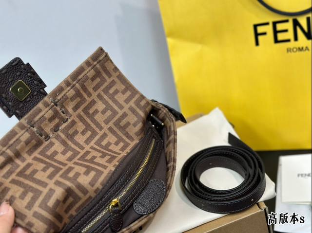 Fendi's new baguette bag with folding box, underarm bag, internet celebrity Vintagef, vintage baguette bag, is probably the most popular bag carried by trendy people. From black to: