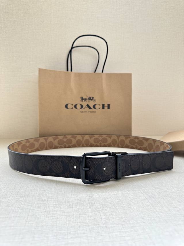 The 3.7cm wide COACH double-sided belt is made of black fabric with a classic logo buckle, and comes in two different appearances. Its fit can be personalized and can be cut with scissors. Trimmable double-sided: