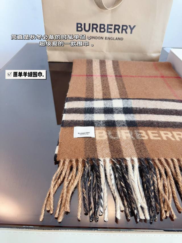 Comes with a gift box The most gentle color scheme of Burberry cashmere scarf comes with a Maillard atmosphere. Don't you want to order such a beautiful scarf now?