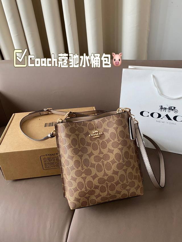 Coach Coach bucket bag is here, fashionable, lightweight, casual and versatile shoulder bag. Crossbody bag collection beauties! Squat it! Squat it! Squat it! Bucket bag | Bag sharing | Showcasing new bags | Coach Coach Coach hangs up size: 19 22:
