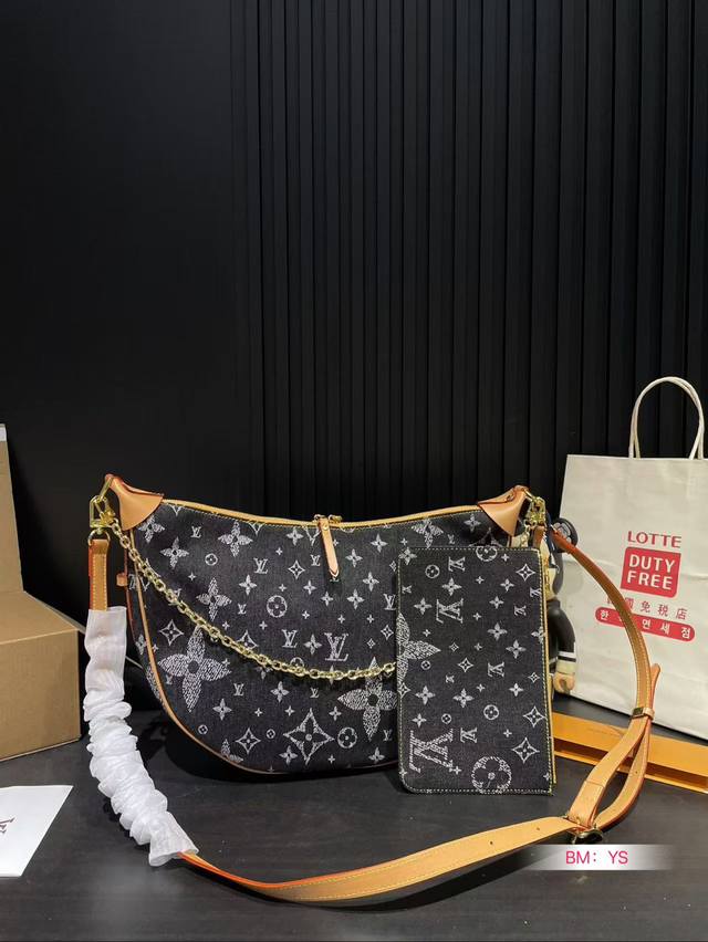 Paired with a folding gift box Lv, vintage denim Loop, denim armpit bag, big moon is too poking at me! Upper body effect! Don't say anything! Book it up Search for LV Large Moon Bag Cowboy Size: 33 * 26