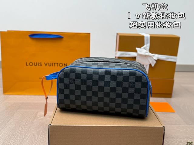 Airplane Box Lv New Makeup Bag Super Practical Makeup Bag Lv Double Zipper Handbag, a favorite of big brand stars, size 26 14:
