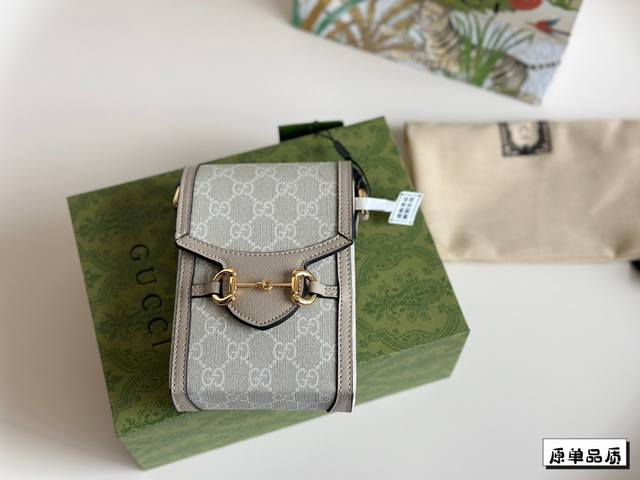 The full package Gucci1955 mobile phone bag was originally intended for those who wanted to go into the tiger head chest bag and were ready to pay. As soon as they turned around and saw this phone bag, they immediately fell in love with the love cabi