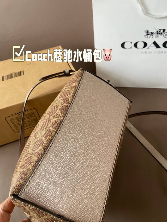 Coach Coach bucket bag is here, fashionable, lightweight, casual and versatile shoulder bag. Crossbody bag collection beauties! Squat it! Squat it! Squat it! Bucket bag | Bag sharing | Showcasing new bags | Coach Coach Coach hangs up size: 19 22: