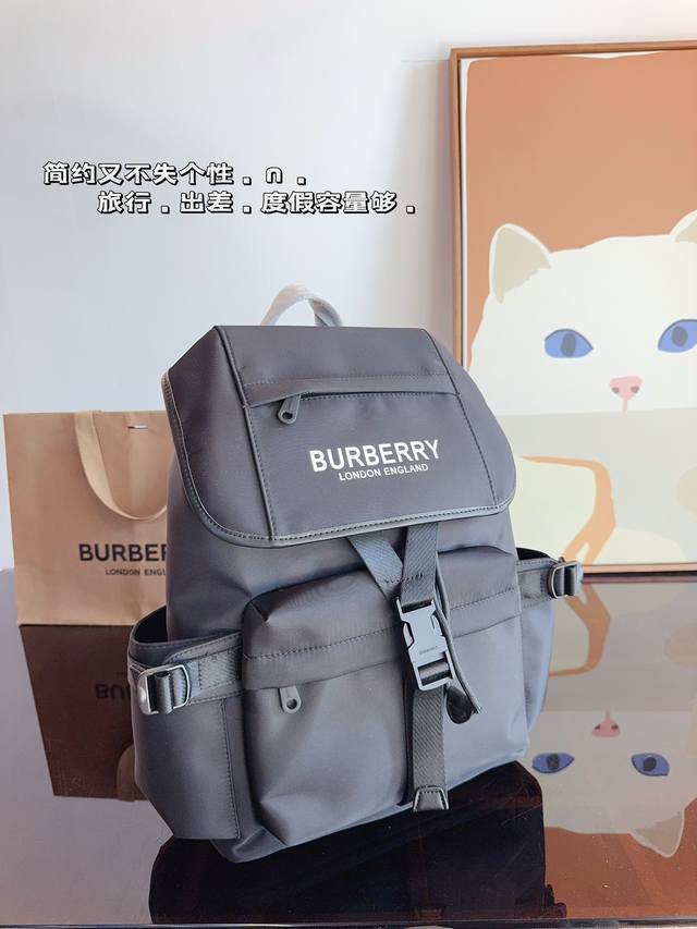 The highly recognizable Burberry brand logo decoration on the Burberry backpack instantly enhances its style and is particularly eye-catching. The shoulder strap design is very comfortable, the width is just right, and the bag capacity is also quite