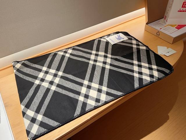 Burberry Autumn/Winter Cashmere Blend Scarf Size 55 × 1 Delivery Gift Box Tote Bag