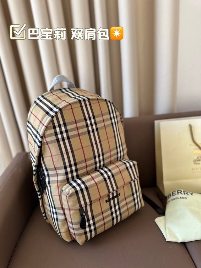 Go to Burberry backpack, classic fabric feels super nice, steady and generous! You won't choose the wrong one! Size: 34 * 42