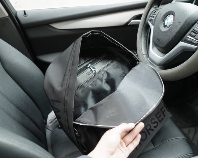 Burberry official website synchronizes high version original backpack, don't miss out on all original single fabric production, excellent quality, super large capacity, non market ordinary goods, and tough goods from trading companies Emphasize that