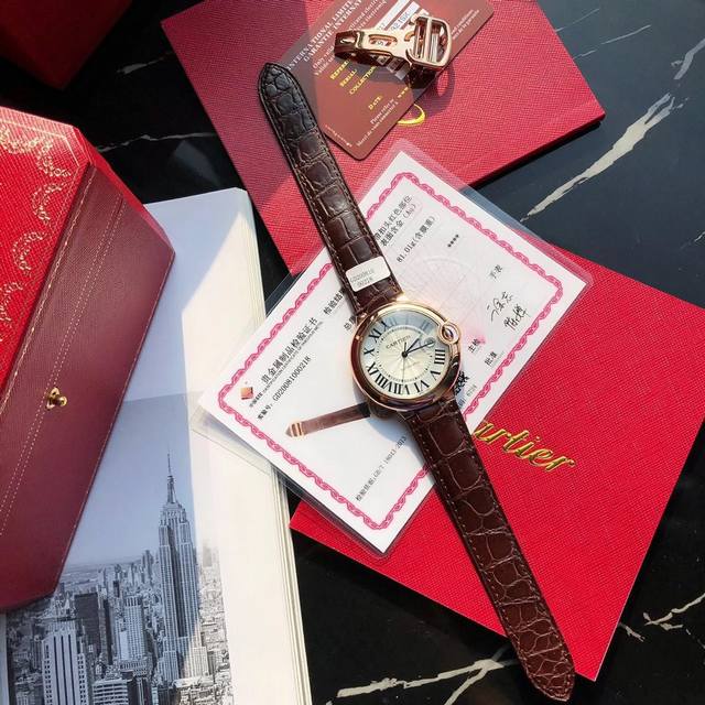 Ka Jia 18K Gold Watch Blue Balloon Series Men's 42Mm Mechanical Arrival, Eta-2824 Mechanical Movement, Crocodile Leather Strap Mechanical Watch Compared to Quartz Watch, although high-end, many people are not very familiar with mechanical watches, so