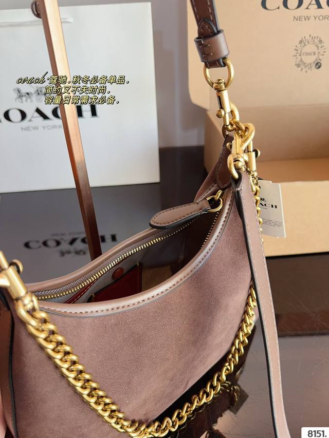 Comes with a gift box The Coach Laurel Stray Bag from Coach Coach is made of durable and wear-resistant materials, with a simple and simple design. It is lightweight and easy to make for daily use. It is a timeless and cool item to wear! fashionable!