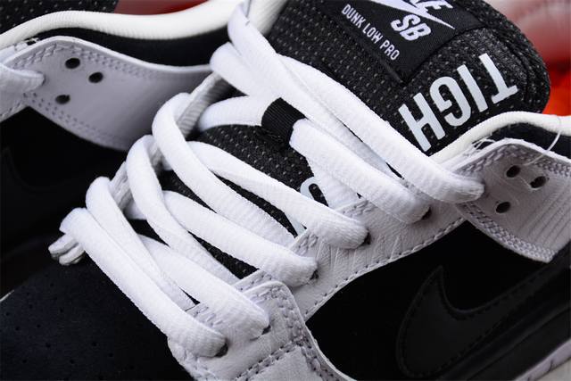 Sexually priced version of Tightbooth X Nk Sb Dunk co branded reverse panda Sb low top casual sports skateboard board shoes Fd2629-100 size 36 36.5 37.5 38