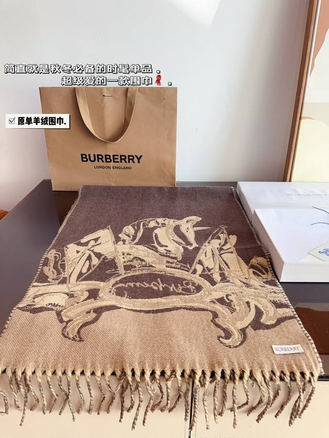 Comes with a gift box The most gentle color scheme of Burberry cashmere scarf comes with a Maillard atmosphere. Don't you want to order such a beautiful scarf now?