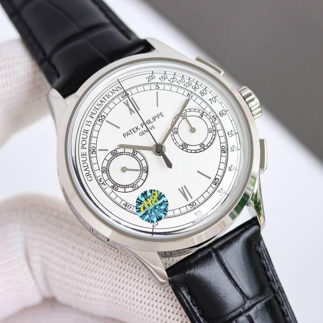 The white shell gold shell Tw Patek Philippe complex function timing series 5170G-001 series 1 has launched a new model equipped with a Roman stripe watch dial, injecting a retro style into the watch and highly favored by high-quality mechanical hour