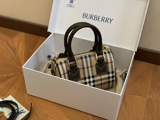 Box Size: 20.13Cm Burberry | Knock Cute Pillow Bag~Multi color, Hand carried Crossbody Matching~