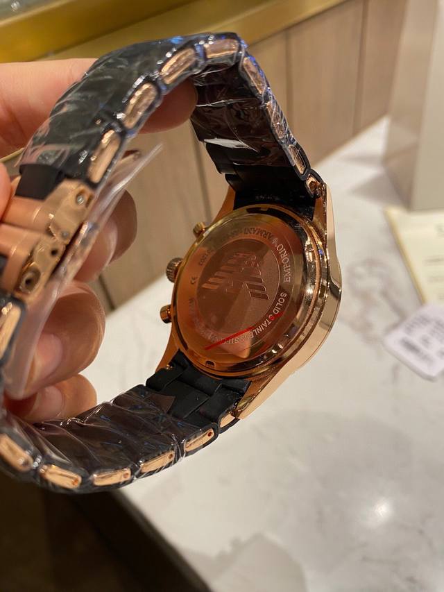 Original Armani rubber wrapped steel couple classic, imported quartz movement, precise timekeeping must sell: