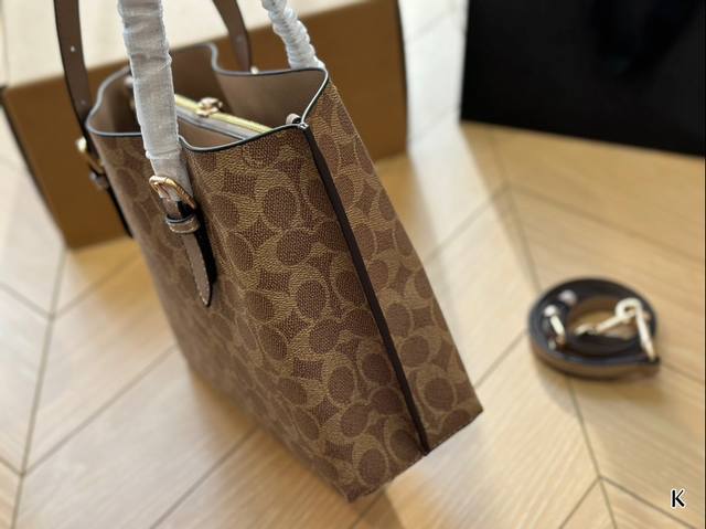 Coach Coach Mollie tote bag, large vegetable basket, no age limit! Size 33 * 27cm 25 * 21cm: